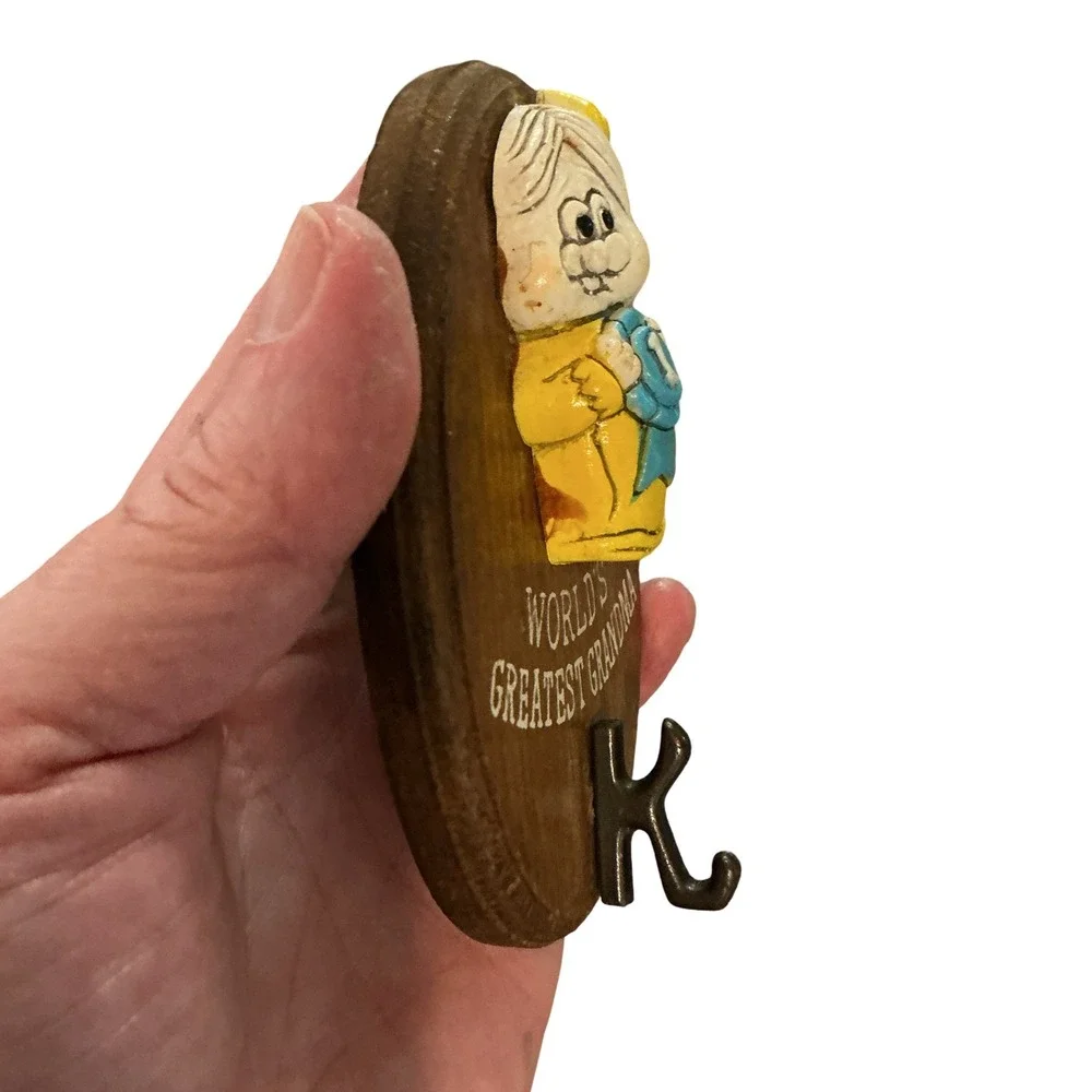 Vintage Worlds Greatest Grandma Wood Wall Plaque Hook Retro 4x2.5 Inch Decor